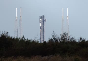 Первый запуск года Falcon 9 с 29 спутниками Starlink V2 Mini Optimized отложен на сутки