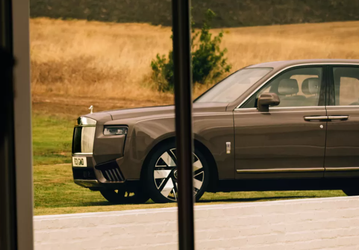Новые Rolls-Royce Cullinan в России подешевели за год на 25 млн рублей
