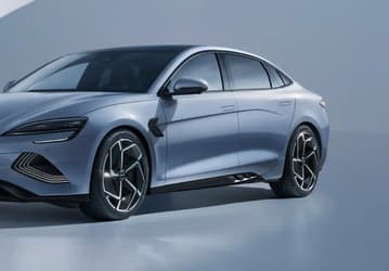 Tesla пала. BYD резко обошла американского гиганта и стала самым большим производителем электромобилей в мире