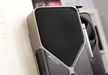 Все GeForce RTX 5090 FE раскупили за 7 минут, а RTX 5080 FE продержалась 19 минут. Nvidia впервые за полтора месяца пополнила запасы таких адаптеров в Европе