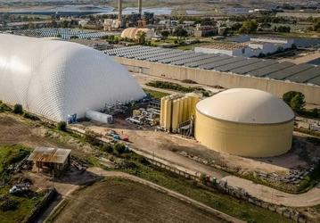 Сардиния превращает углекислый газ в аккумулятор для «зелёной» энергетики: пилотная установка с резервуаром на 2000 тонн уже обеспечивает до 20 МВт мощности в течение 10 часов