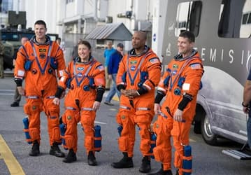 NASA Artemis 2: ракета SLS готова вывозу на стартовую площадку, но февральский облёт Луны под угрозой переноса