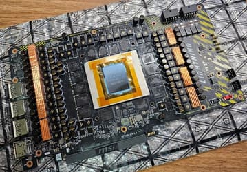 Видеокарта MSI RTX 5090 Lightning будет настоящим чудовищем. Фотографии показывают два разъёма 12V-2x6 и 40 фаз подсистемы питания