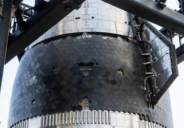Когда Starship не летает: SpaceX тестирует термоплитки гигантской ракеты на Falcon 9