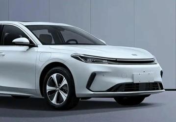 Больше не гибрид: в Китае рассекретили новую версию Geely Galaxy A7