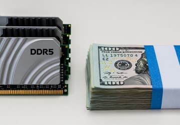 Оперативная память DDR5 действительно начала дешеветь. Графики изменения цен показывают уверенное снижение