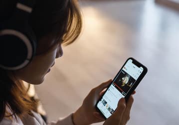 Google ограничивает бесплатный доступ к текстам песен в YouTube Music