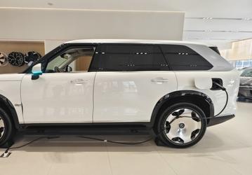Первый Zeekr с ДВС переманивает поклонников Range Rover и Bentley