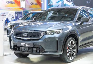 Брат-близнец Geely Tugella, адаптированный для нашей зимы. В России снова подняли цены на Knewstar 001