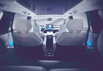 Toyota показала салон нового внедорожника