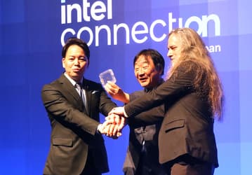 Intel показала прототип чипа совершенной новой памяти ZAM