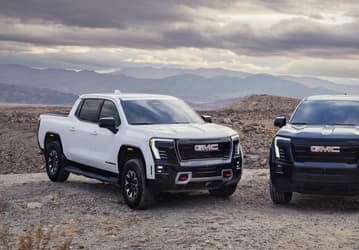 Ford отменил выпуск F-150 Lightning, Stellantis поставила крест на электро-Ram, но General Motors думает иначе