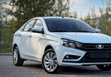 Продажи Lada упали сильнее ожиданий: АвтоВАЗ урезал план, но и его выполнить сложно