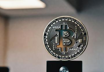 Криптовалюта Bitcoin разделилась на две