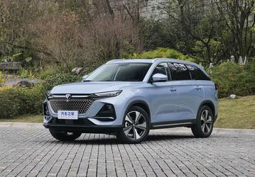Конкурент «Москвичу 8» и Tenet 8: в России сертифицирован семейный кроссовер Changan CS75 Pro, но это далеко не новая машина