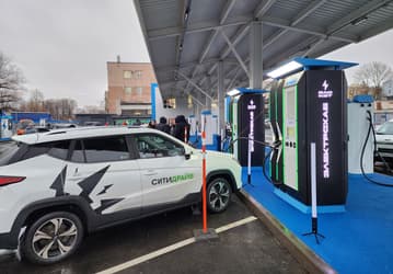 В Петербурге во всех районах установили быстрые зарядные станции для электромобилей и гибридов