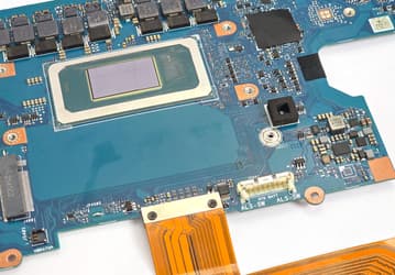 Даже без апскейлеров iGPU Intel Core Ultra 9 388H обепечит 30 к/с и более в самых требовательных современных играх