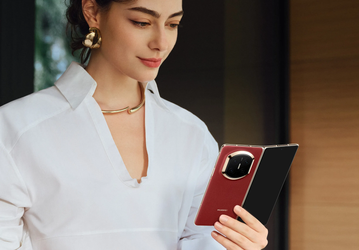 В России стартовали продажи складного смартфона Huawei Mate X7 — с подарками для первых покупателей