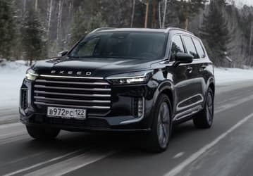 Владельцы премиум-кроссоверов Exeed жалуются на отключения систем безопасности прямо во время движения. Дилер — массовых проблем с авто Exeed в России нет