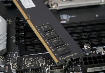 Китайские компании CXMT и YMTC больше не «угрожают» США? Пентагон убрал их из своего списка, хотя после отозвал обновлённый документ