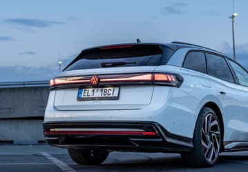 Эпоха доминации Tesla в Европе закончилась? Volkswagen обошла американского гиганта на европейском рынке электромобилей