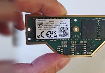 Lenovo показала крошечный модуль памяти LPCAMM2-9600 объёмом 96 ГБ