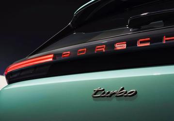 Porsche одумалась: будущий большой внедорожник, который станет на ступень выше Cayenne, получит мотор V8 вместо батареи
