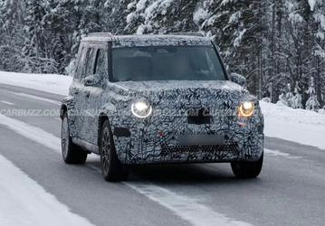 Самый маленький Mercedes-Benz G-класса засняли на тестах — мини-внедорожник может получить бензиновый мотор