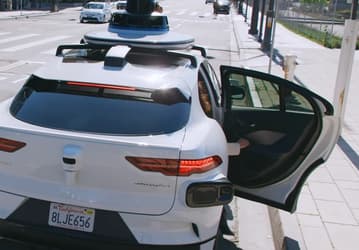 Беспилотными автомобилями Waymo в экстренных случаях порой управляют филиппинцы
