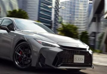 Lexus IS прощается с бензином: модель нового поколения превратится в электромобиль и получит силовую установку на 500 л.с.