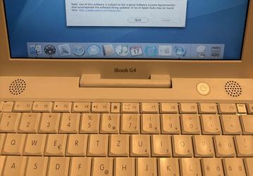 Такое может только Apple: выпущенный 23 года назад Apple iBook G4 до сих пор скачивает обновления с серверов Apple