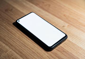 iQOO одной из первых перейдет на новые экраны Samsung с частотой 185 Гц