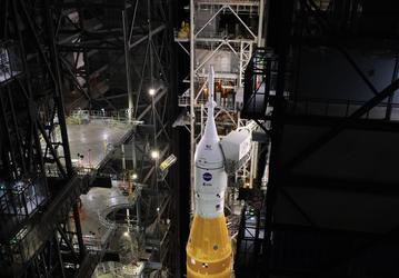 NASA перенесло сроки выкатки ракеты SLS для пилотируемой миссии Artemis II