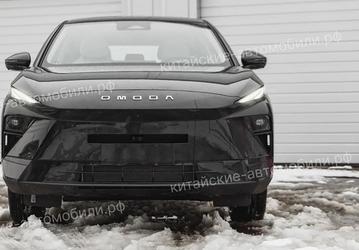 «Хищник» в черном: у дилеров появился совершенно новый кроссовер Omoda C5, его сняли на фото