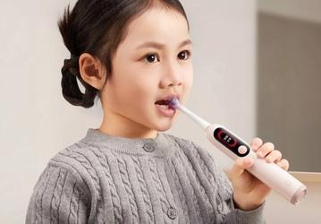 Xiaomi придумала зубную щётку с экраном, которая учит детей чистить зубы и работает до 90 дней