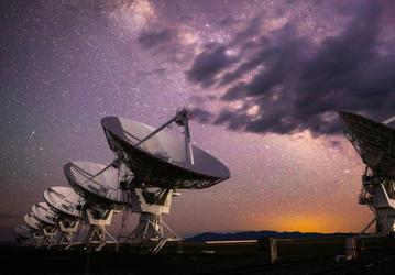 Широкополосный SETI: новая стратегия поиска внеземных цивилизаций в окрестностях Земли