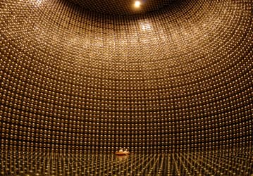 Японский подземный телескоп Hyper-Kamiokande готовится к поиску нейтрино от сверхновых, взорвавшихся до появления Земли