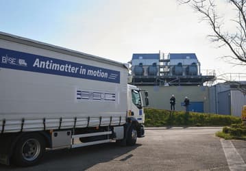 CERN успешно провёл первую в мире транспортировку антиматерии по дороге