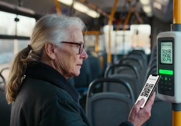 В автобусе по QR-коду: в России запускают подтверждение льгот в городском транспорте через национальный мессенджер Max