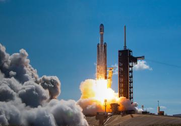 SpaceX готовится к крупнейшему IPO в истории, что вызвало рост акций космических компаний