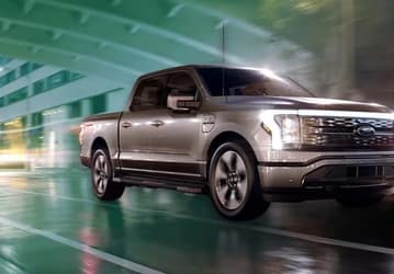 «Я бы совершенно точно поступил иначе». Глава Ford о провале F-150 Lightning и извлечённых уроках