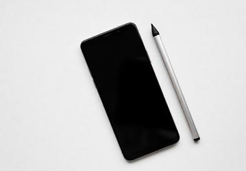 Huawei тестирует смартфоны с двухслойным OLED-дисплеем и стилусом
