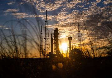 Возвращение людей к Луне: больше никаких проверок, ракету Space Launch System заправят один раз непосредственно в день запуска