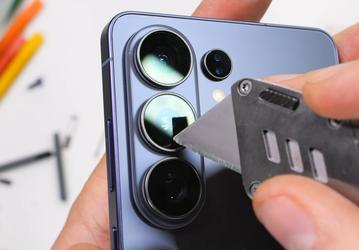 На экране Samsung Galaxy S26 Ultra мелкие царапины почти незаметны. Тесты блогера JerryRigEverything показали особенности новинки