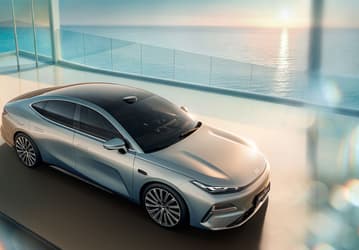 BYD и Toyota пора закрываться? Большой гибридный седан Geely Galaxy Star 8 Voyager с запасом хода 1700 км на баке бензина, вышел в предзаказ с ценой всего 143 тыс. юаней (1,75 млн рублей)