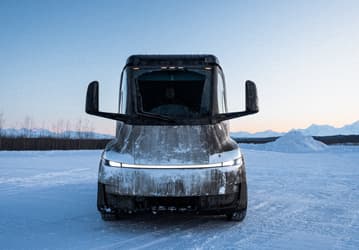 Модернизированный Tesla Semi впервые показали вживую. Серийное производство стартует уже в 2026 году
