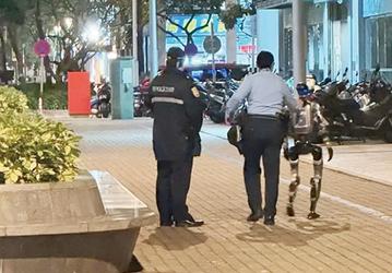В Макао гуманоидный робот Unitree G1 был задержан полицией после того, как напугал 70-летнюю женщину