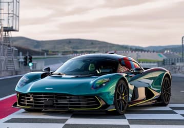 Aston Martin представила гибридный суперкар Valhalla за $1 млн