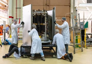 NASA и Katalyst готовят спутник LINK для спасения обсерватории Swift от схода с орбиты