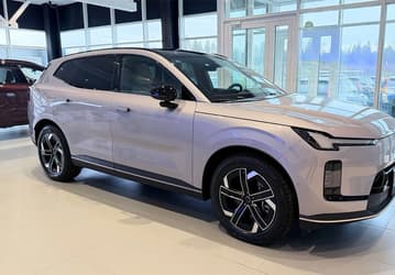 Совершенно новый супергибридный Volvo XC70 выйдет в России 25 апреля: 462 л.с., полный привод и 1200 км на баке бензина